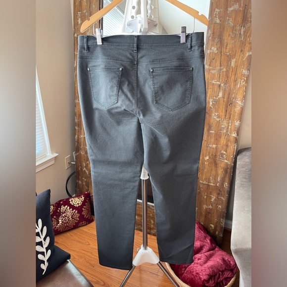 Lafayette 148 New York Grey Jeans! - Picture 2 of 6